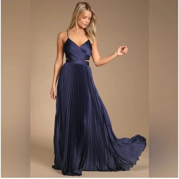 Lulu’s Purple Got the Glam Pleated Cutout Maxi Dress Size Medium - Picture 4 of 9